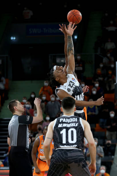 能在现实足 能在现实足